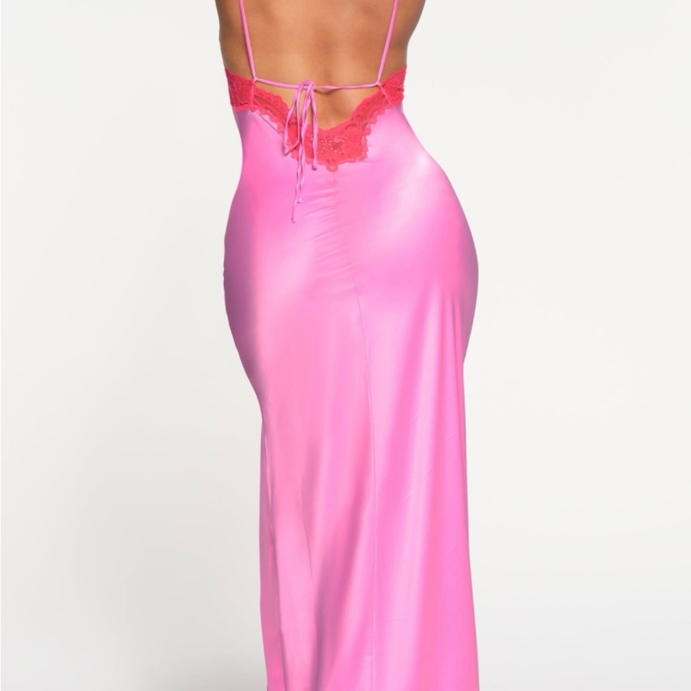 SKIMS Woven Shine Lace Long Dress - Picture 3 of 4